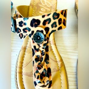 BLOWFISH ANIMAL PRINT SANDALS!